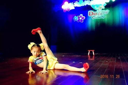 小明星演艺,星光熠熠的青春舞台