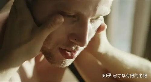 醉酒女把过路男子视频,视频曝光引发网友热议