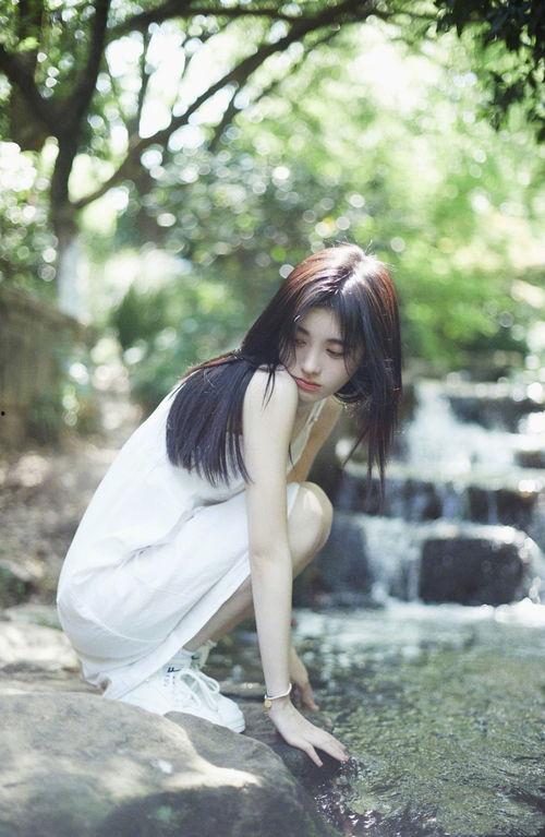 鞠婧祎丝袜写真视频,性感魅力一触即发